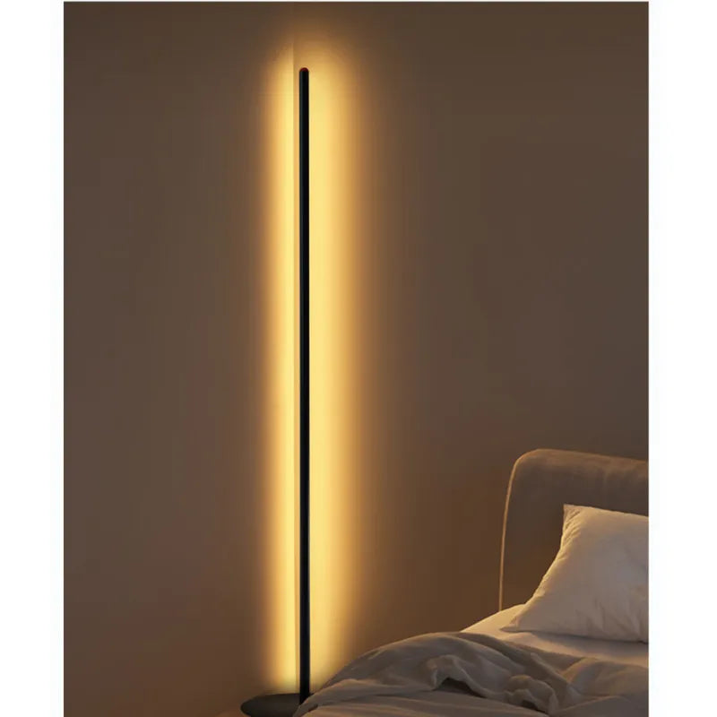Lámpara de Pie LED — Diseño Minimalista con Luz Regulable
